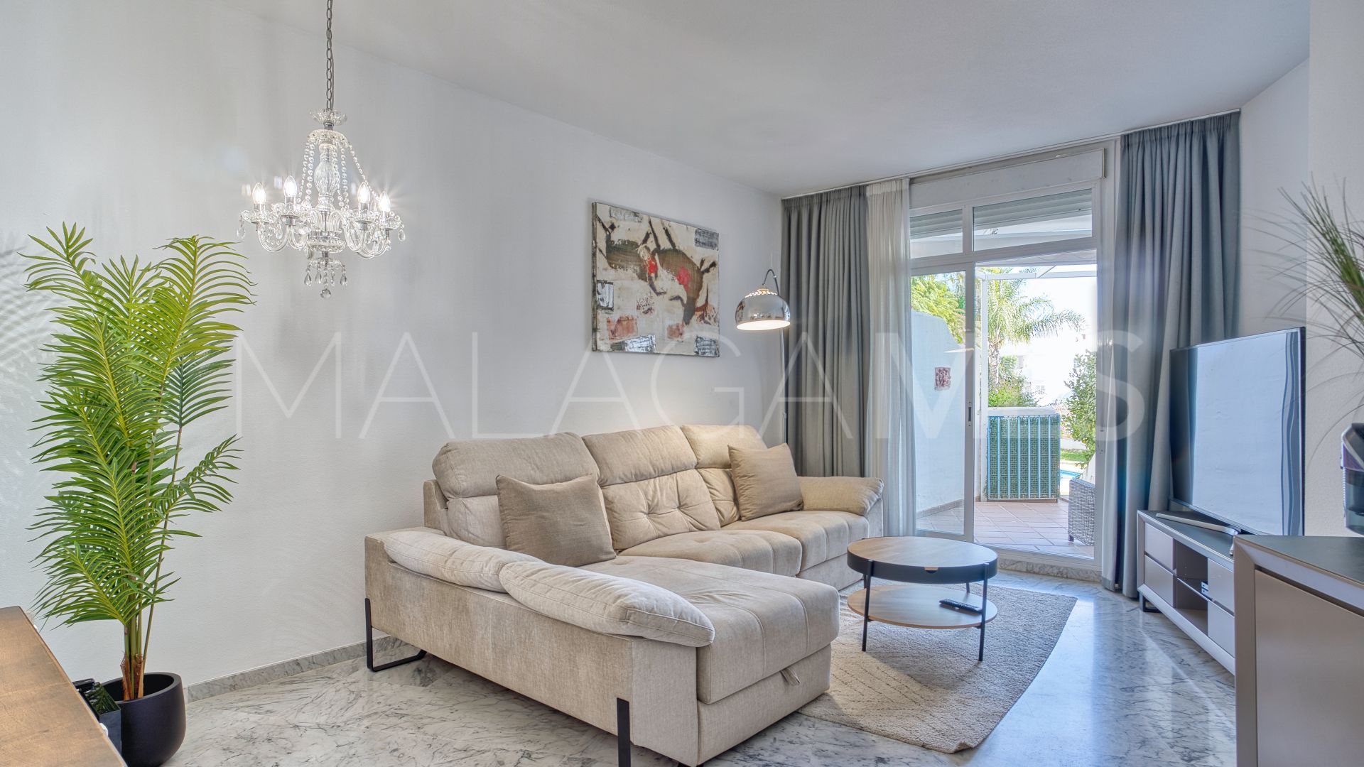 Buy ground floor apartment in Marbella Real with 2 bedrooms