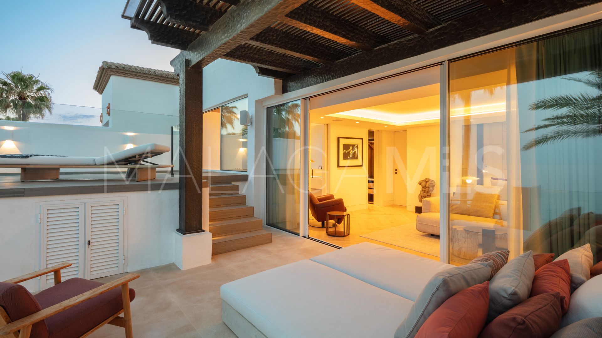 Duplex penthouse for sale in Marina de Puente Romano