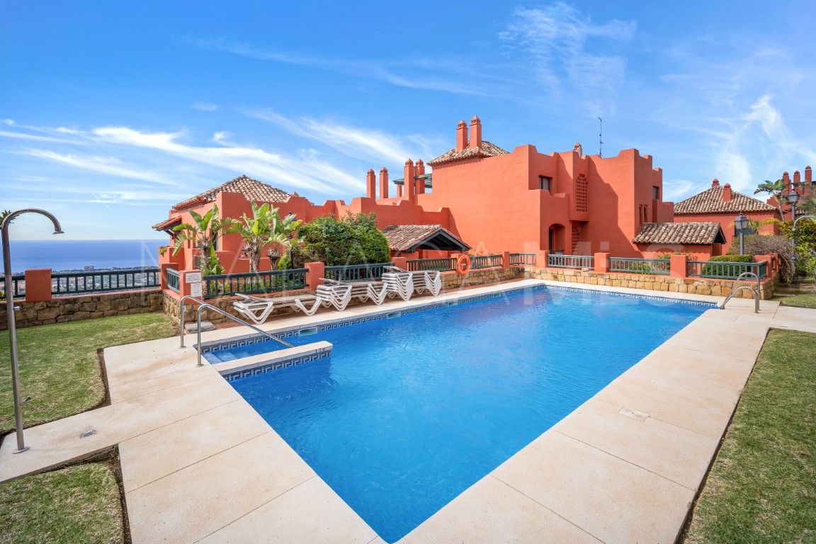 For sale 3 bedrooms duplex penthouse in Altos de Calahonda