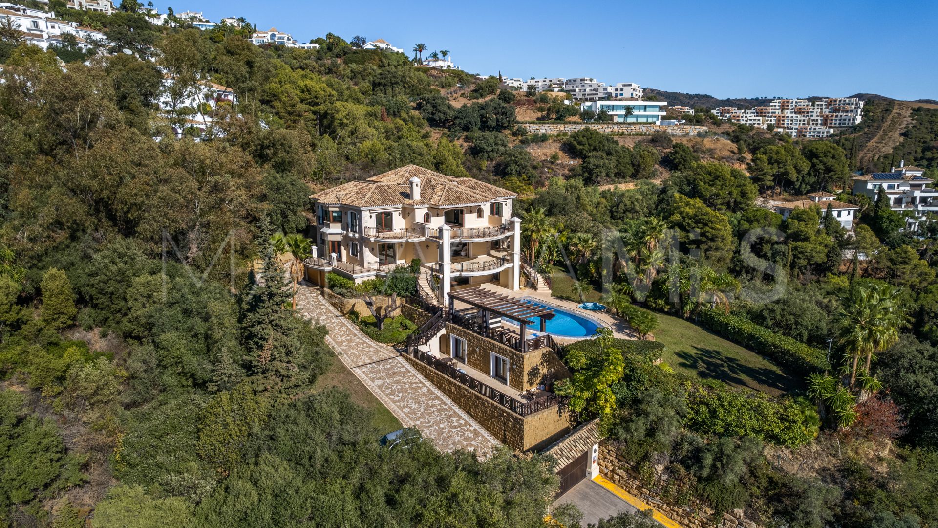 Se vende villa de 7 bedrooms in Los Altos de los Monteros