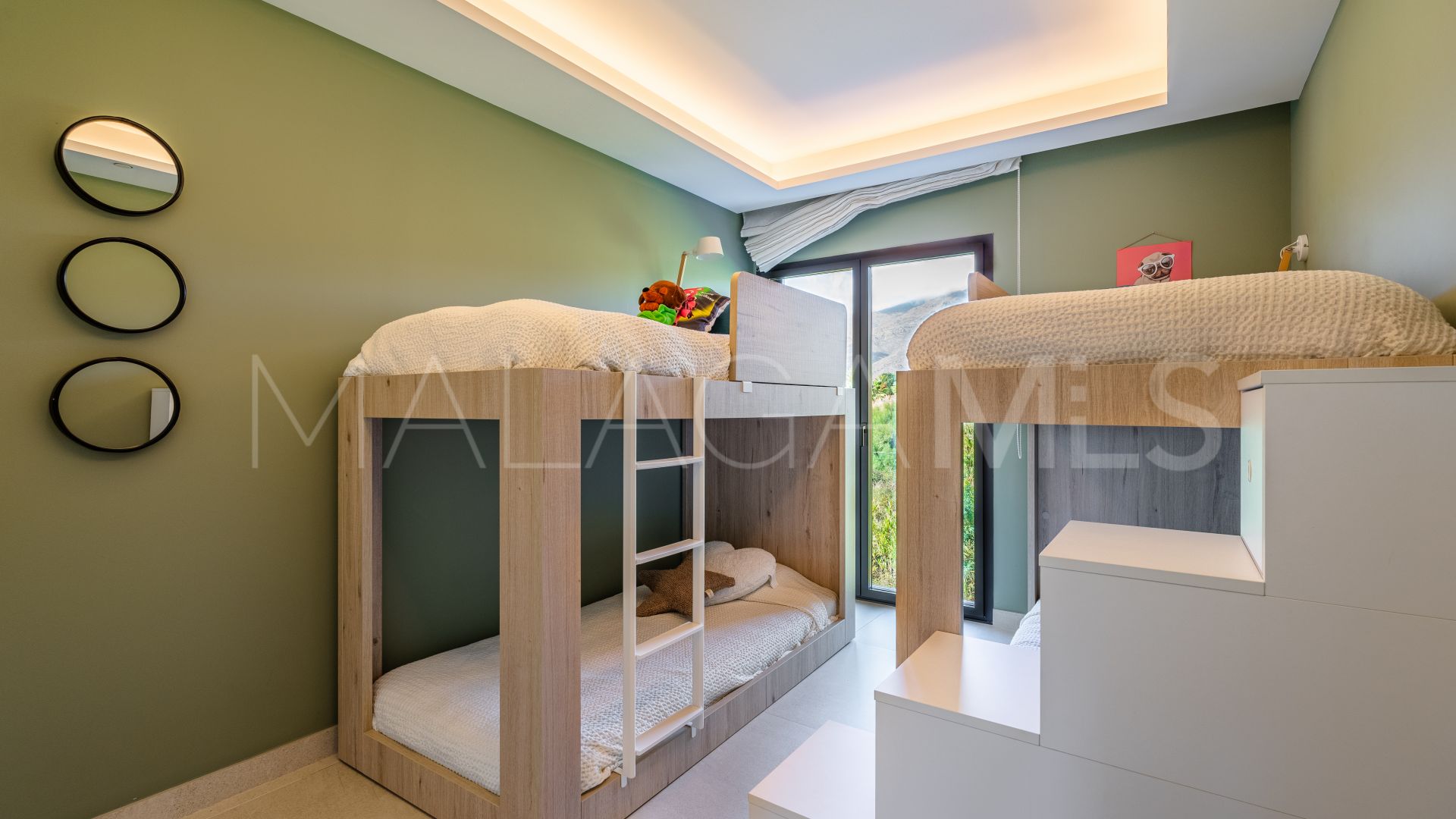 Adosado de 4 bedrooms a la venta in Estepona
