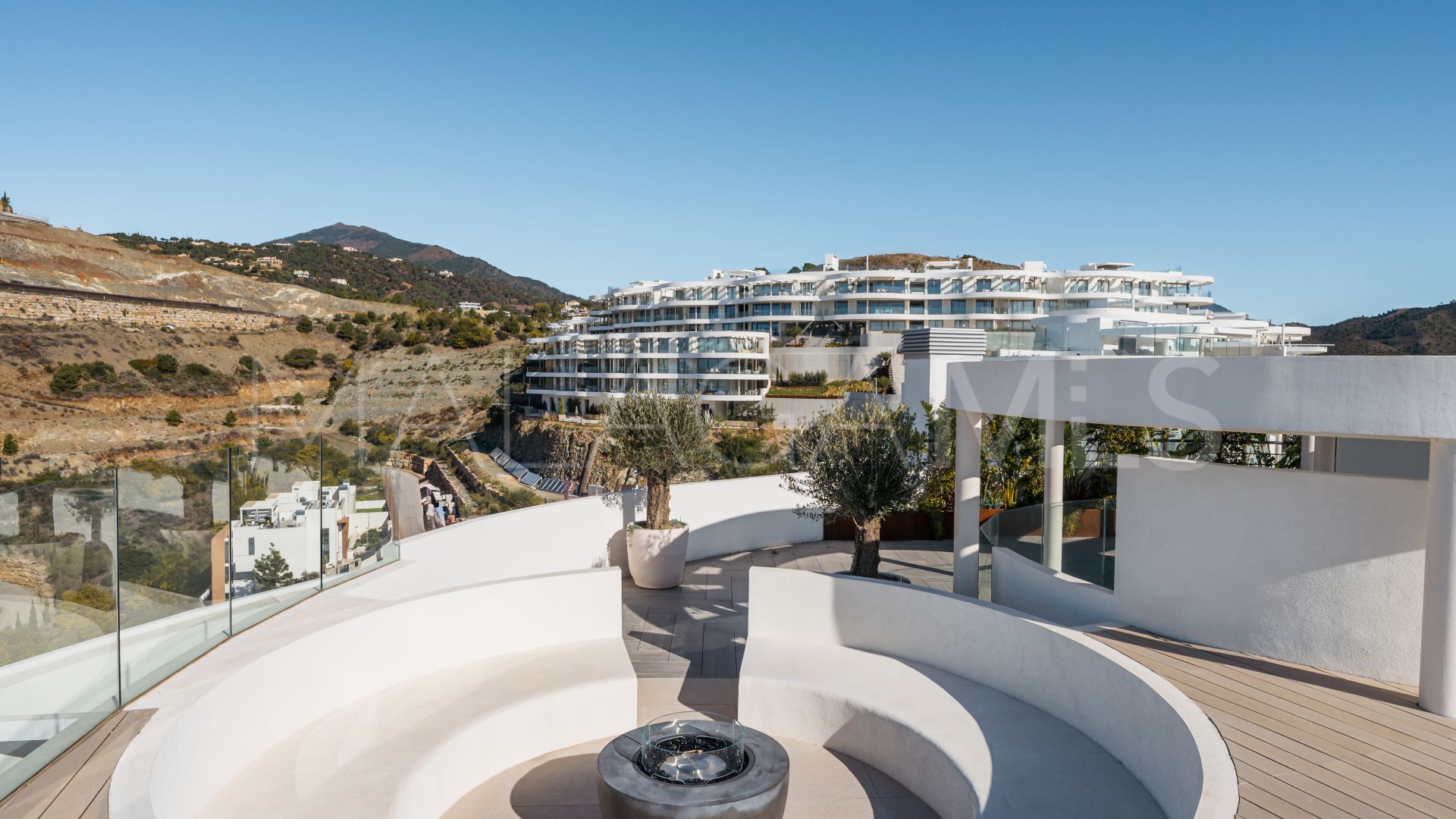 For sale 3 bedrooms penthouse in The View Marbella