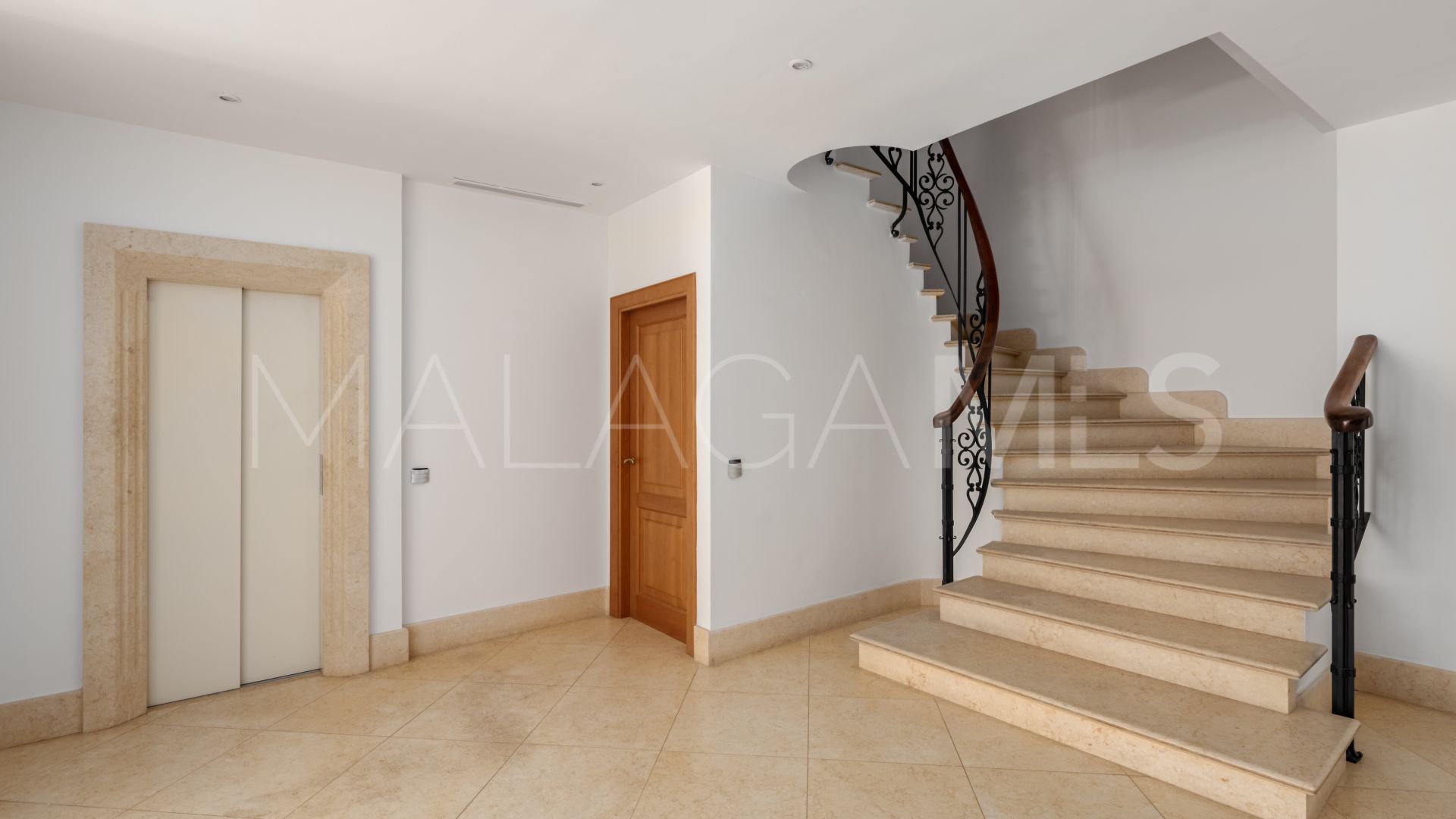 Villa a la venta in Altos de Puente Romano de 5 bedrooms