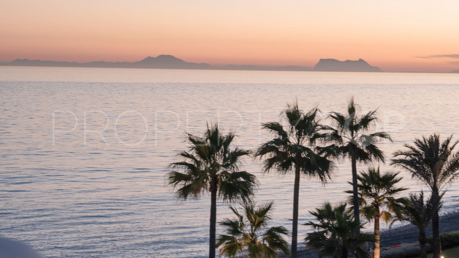 Atico en venta de 2 dormitorios en Alcazaba Beach