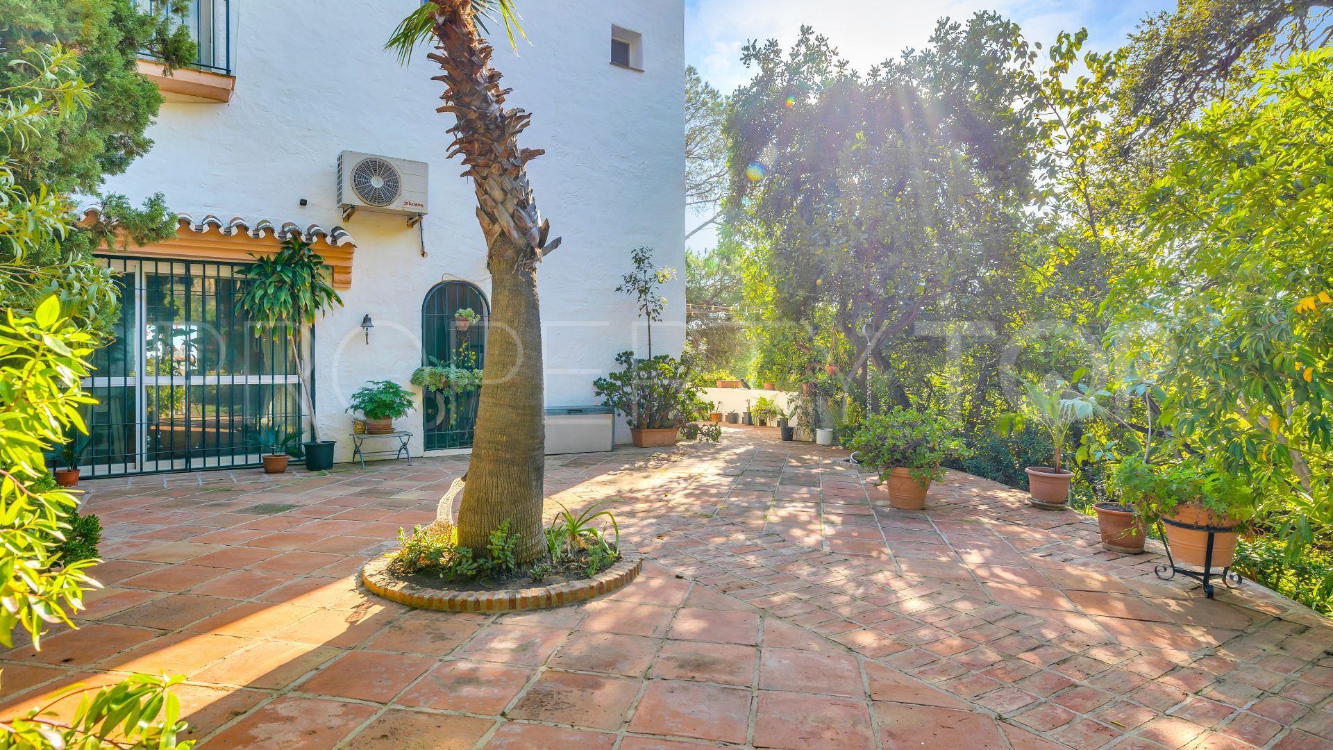 Villa a la venta de 5 dormitorios en Selwo