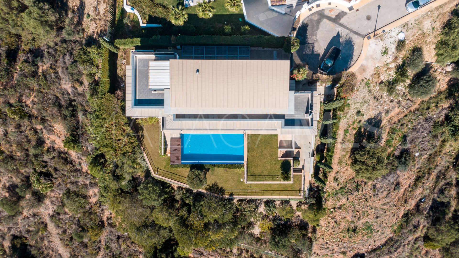 Buy villa in Los Monteros