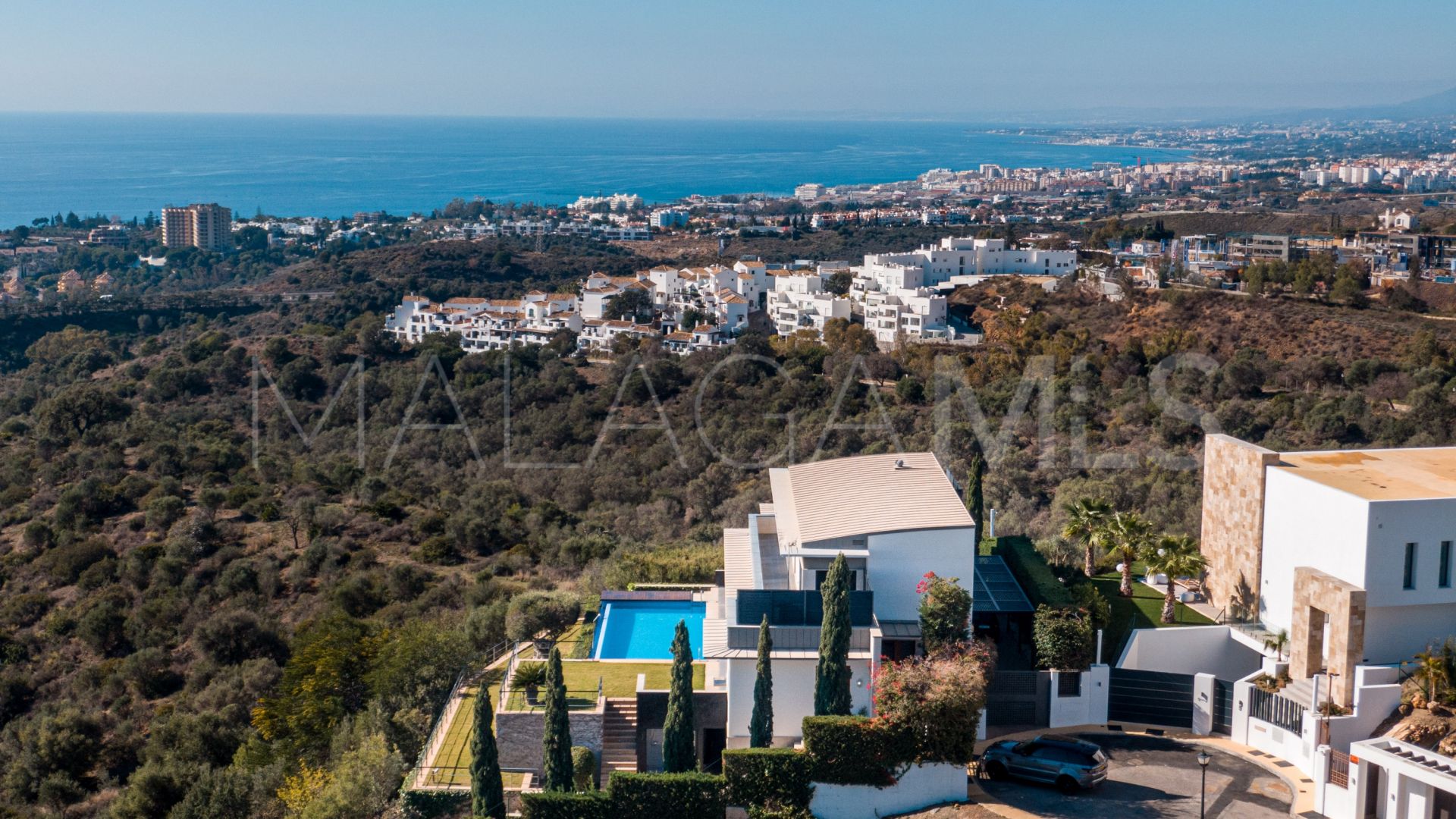 Buy villa in Los Monteros