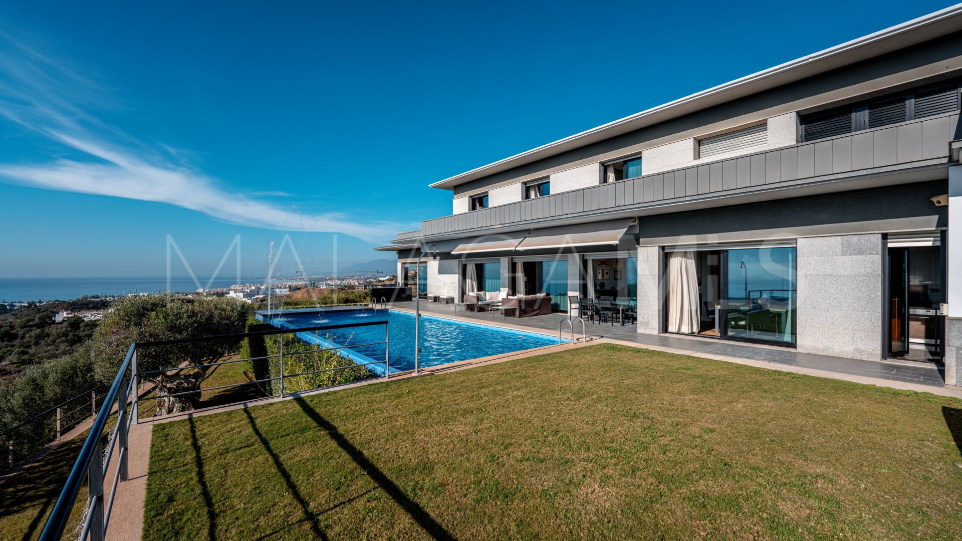 Buy villa in Los Monteros