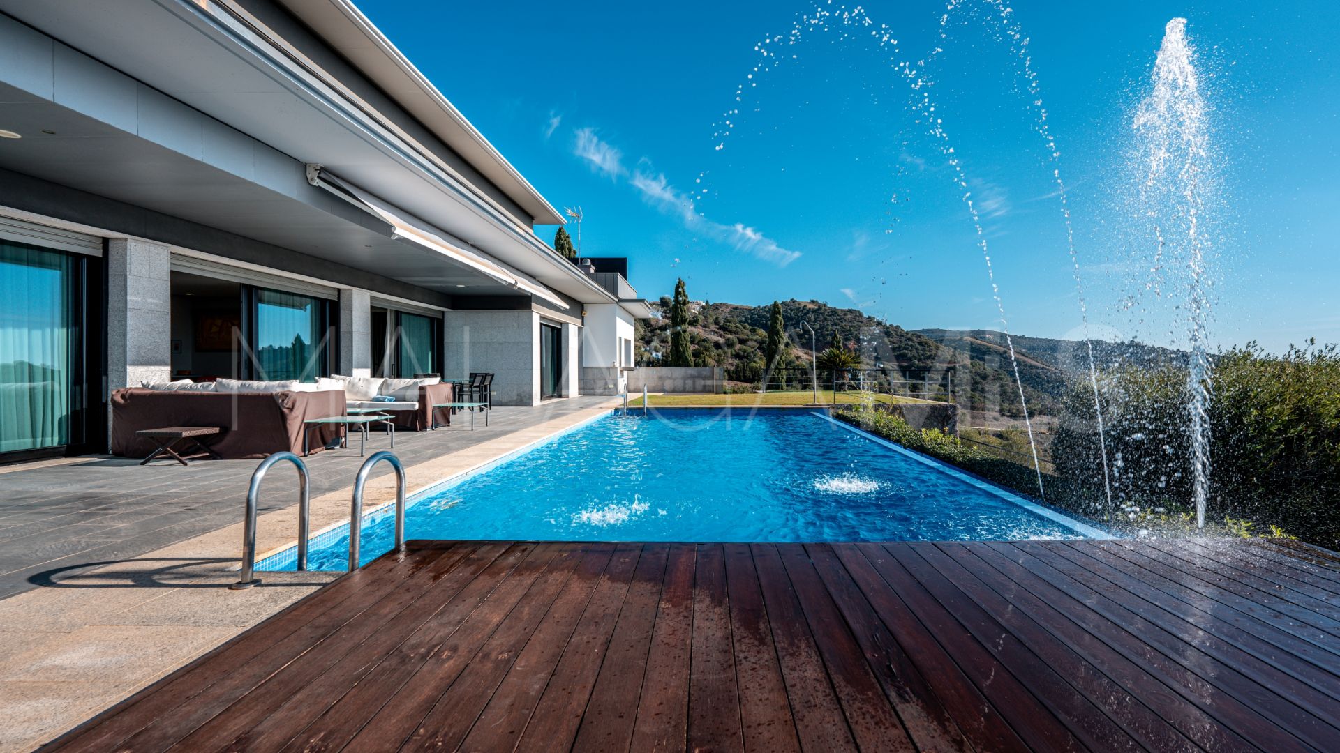 Buy villa in Los Monteros