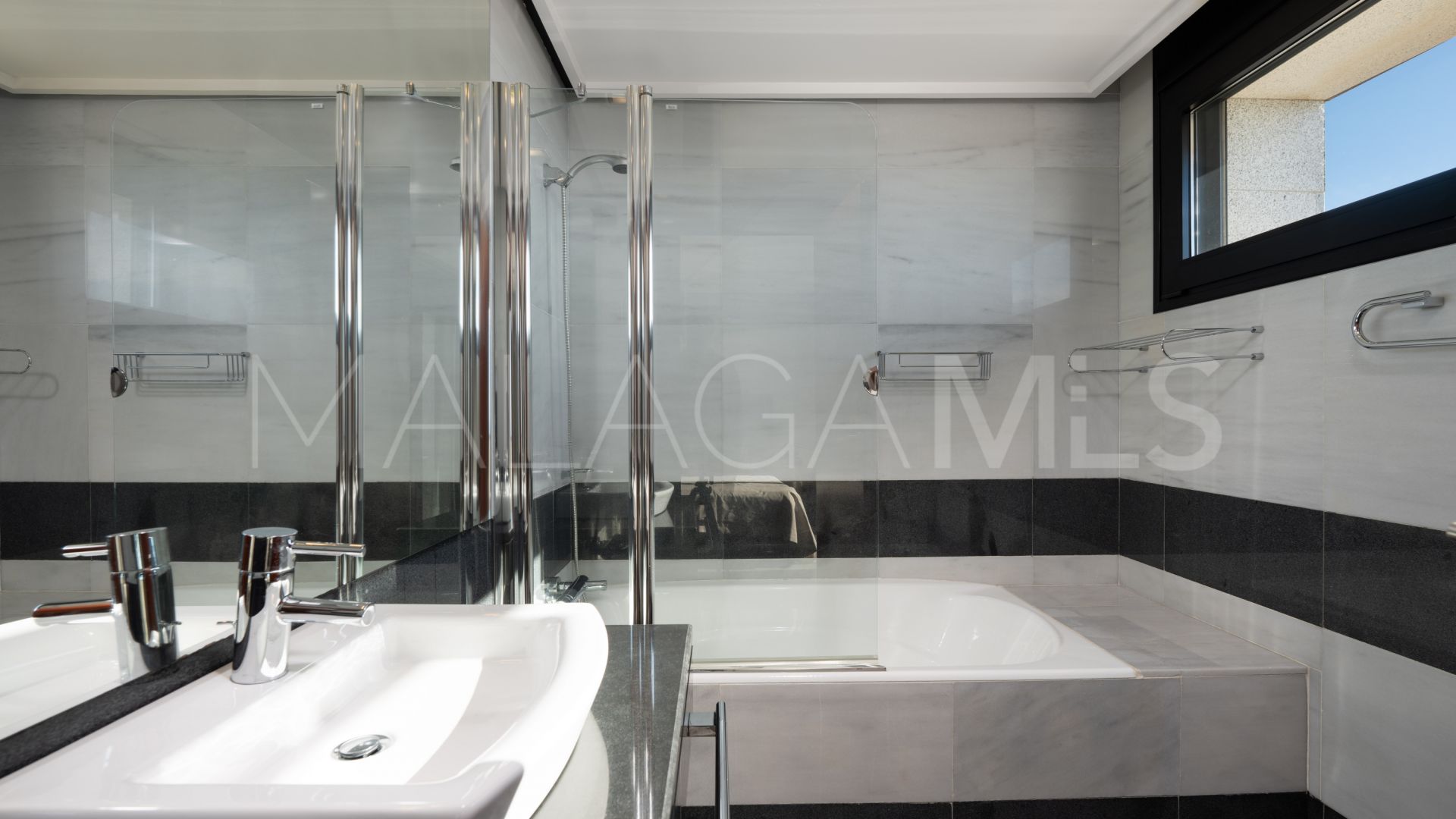 Buy villa in Los Monteros