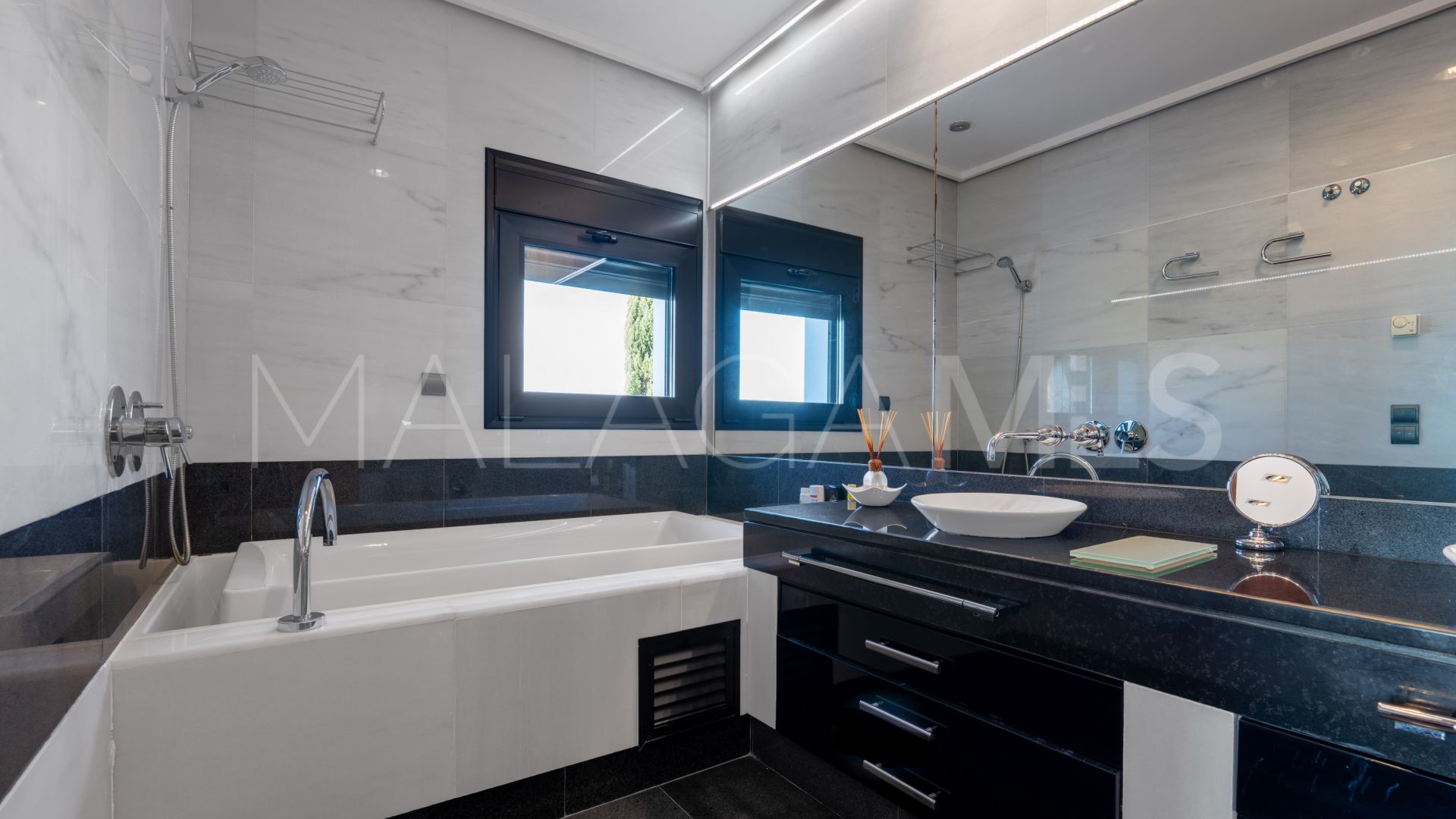 Buy villa in Los Monteros