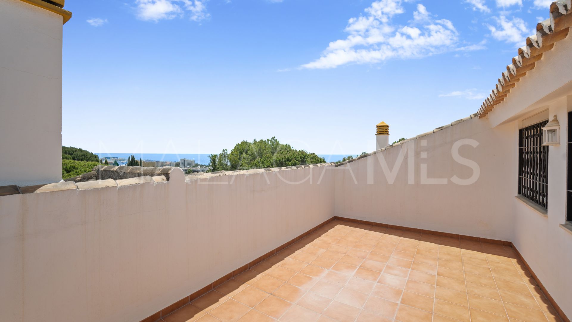 Duplex penthouse for sale in Los Pinos de Nagüeles