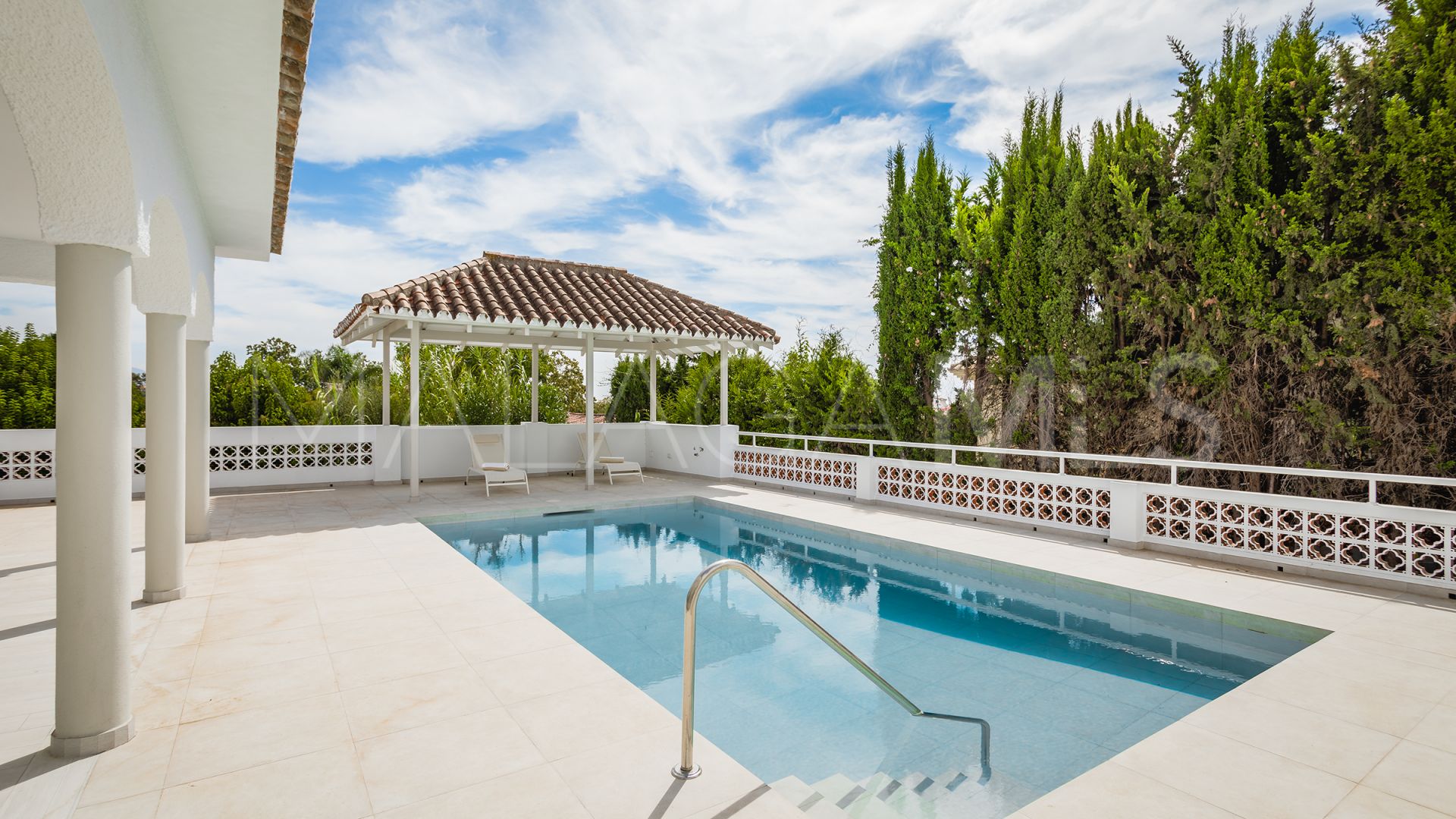 For sale villa in Guadalmina Alta with 6 bedrooms