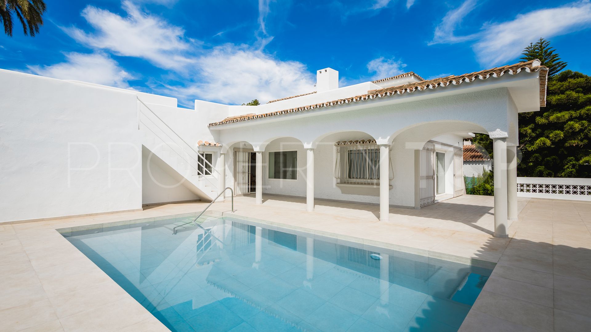 For sale villa in Guadalmina Alta with 6 bedrooms