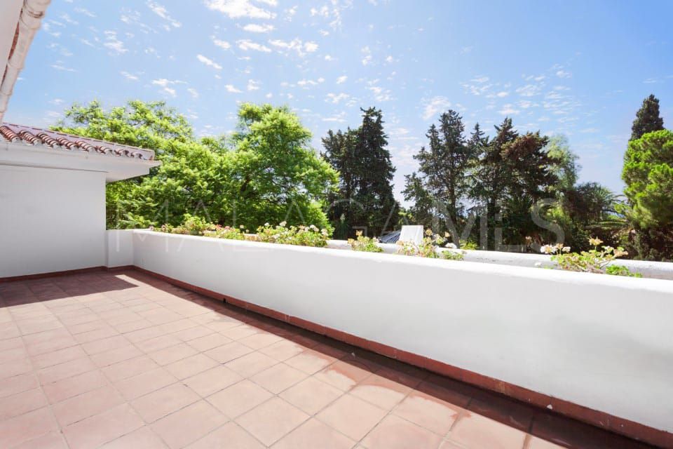 Villa for sale in Calahonda