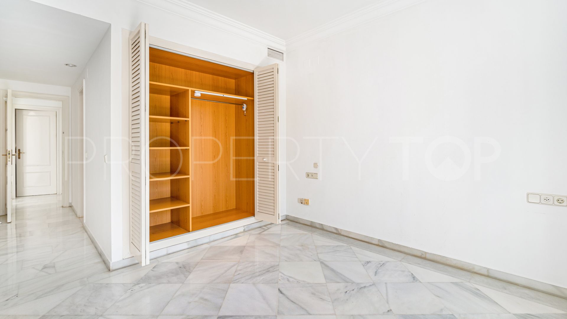 Alhambra del Mar ground floor apartment for sale