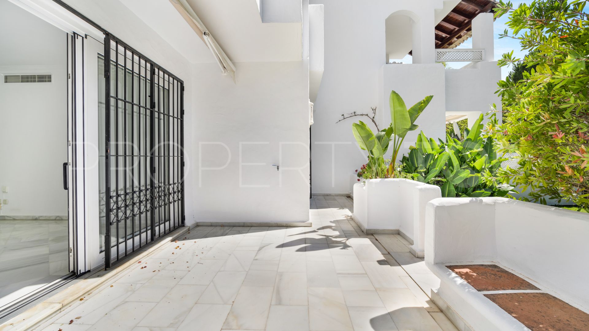 Alhambra del Mar ground floor apartment for sale