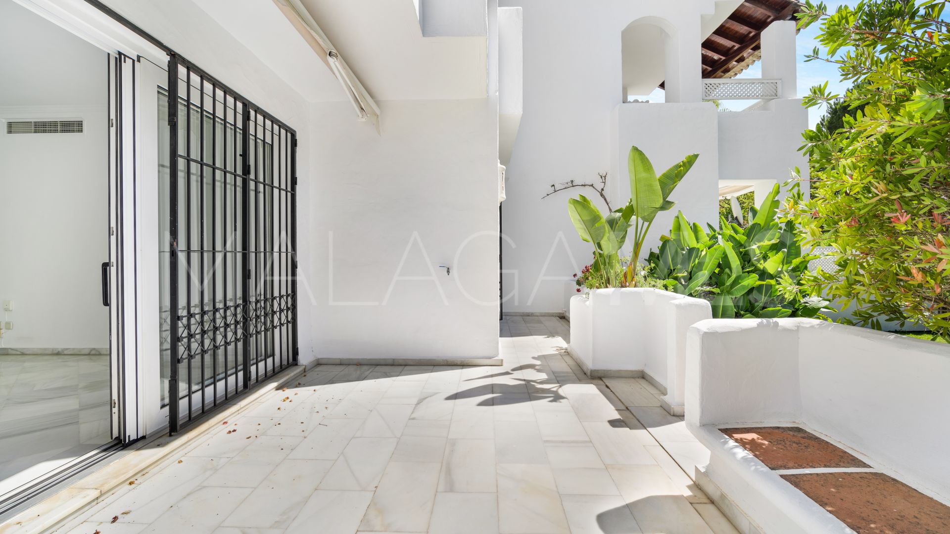 Alhambra del Mar ground floor apartment for sale