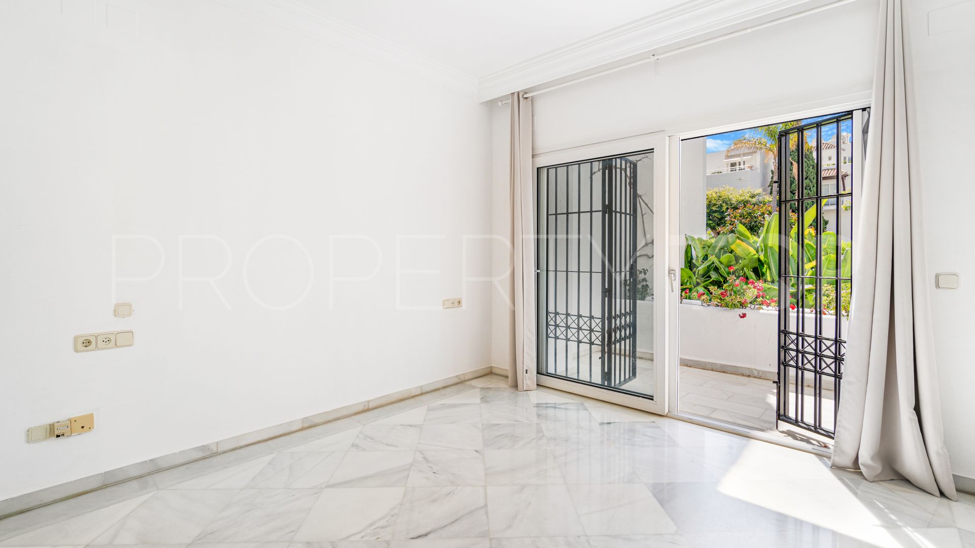 Alhambra del Mar ground floor apartment for sale