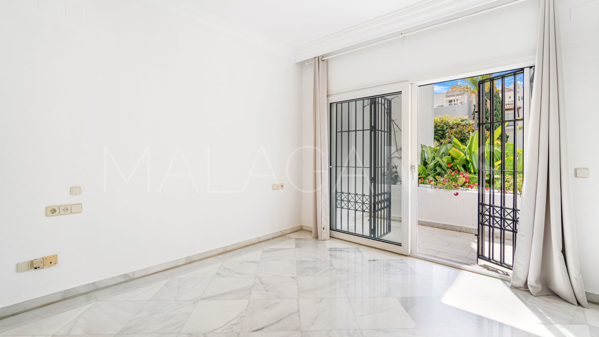 Alhambra del Mar ground floor apartment for sale