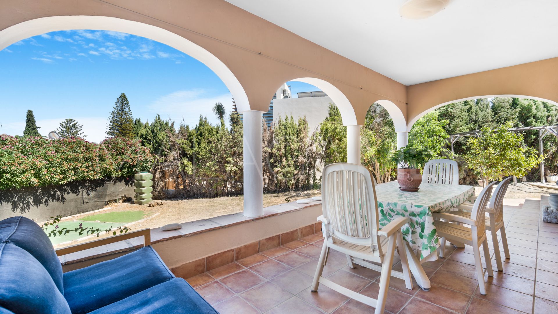 Villa for sale in Guadalmina Alta