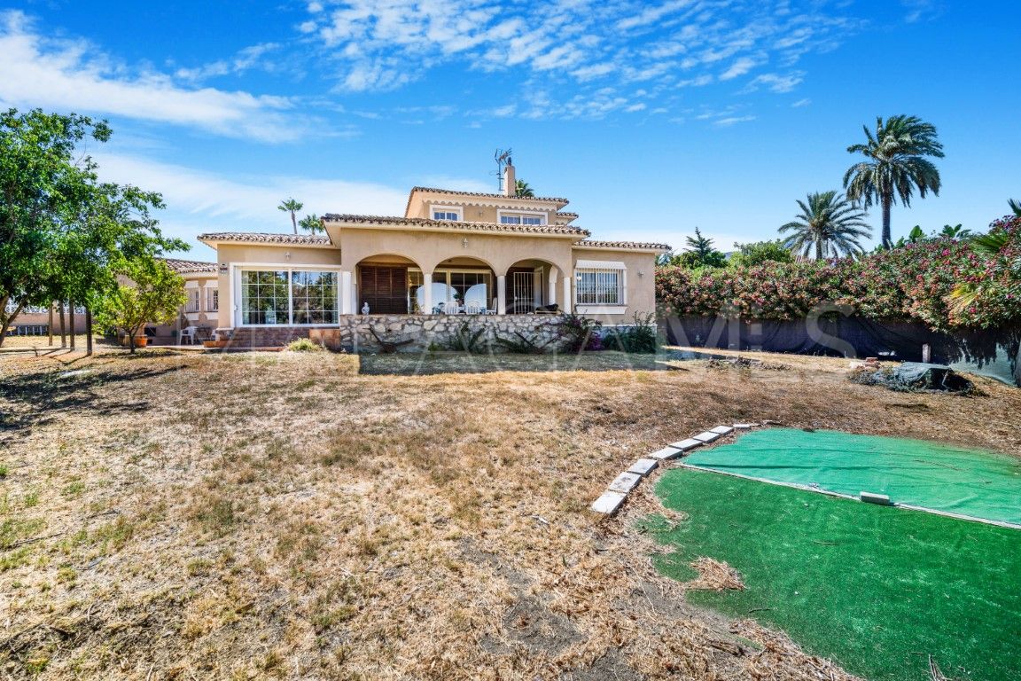 Villa for sale in Guadalmina Alta