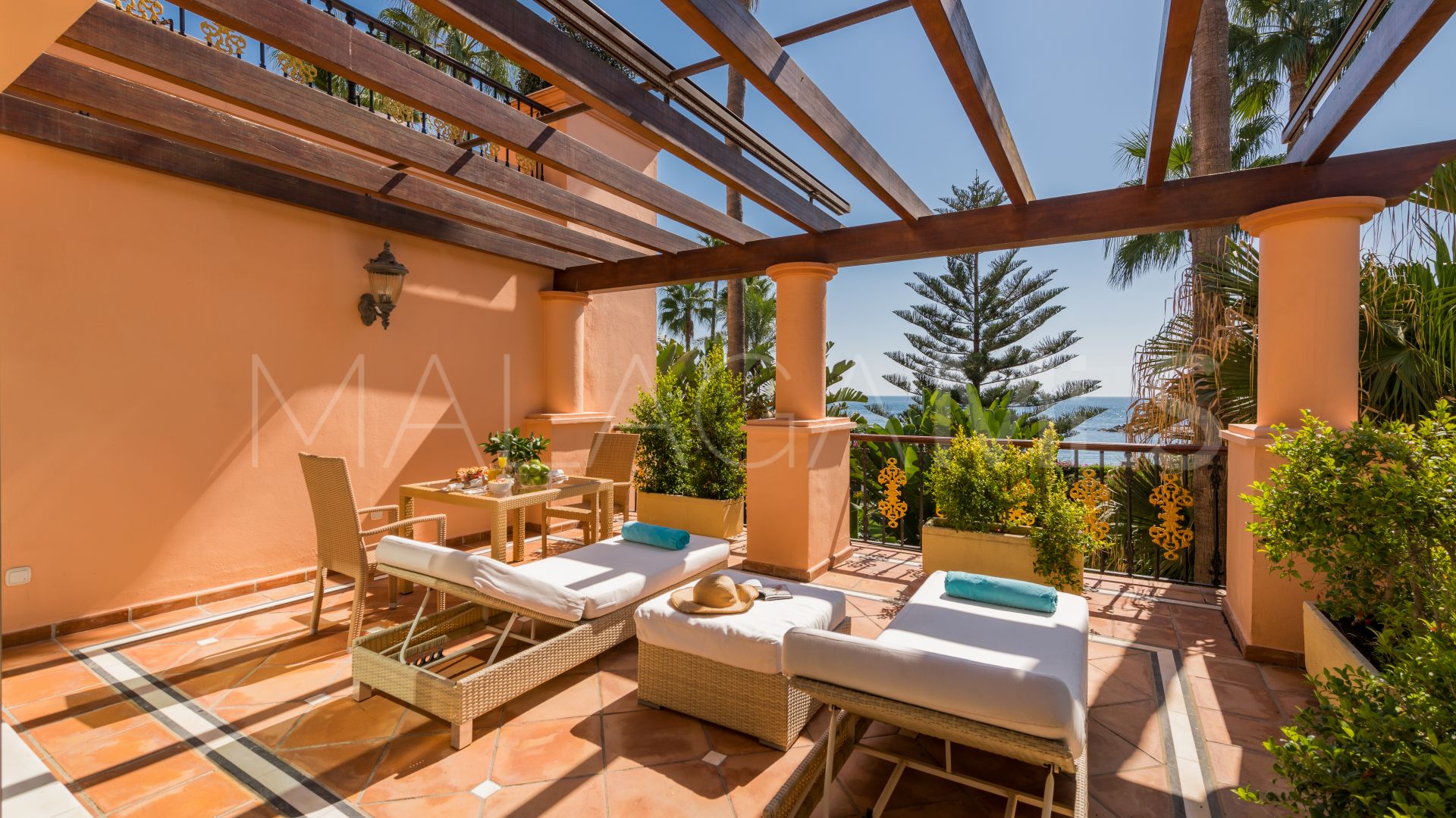 Duplex planta baja for sale with 5 bedrooms in Marbella - Puerto Banus
