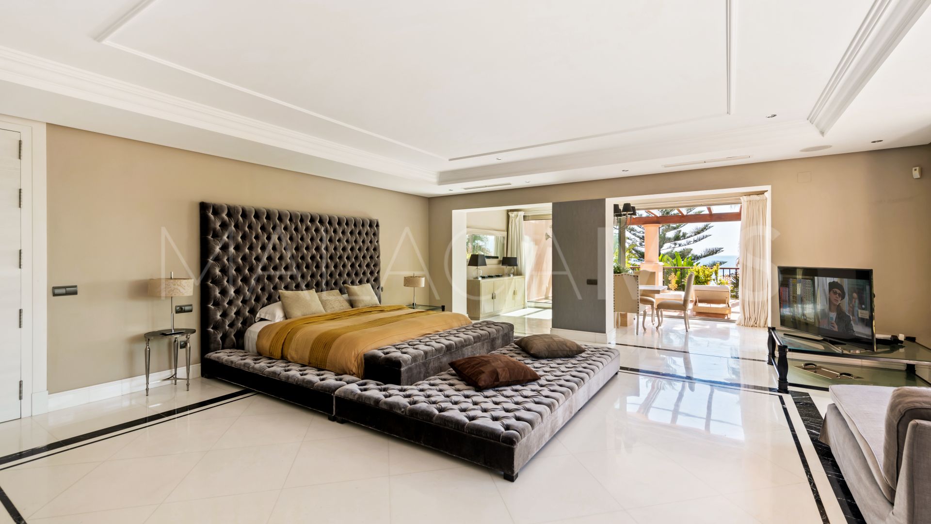 Duplex planta baja for sale with 5 bedrooms in Marbella - Puerto Banus