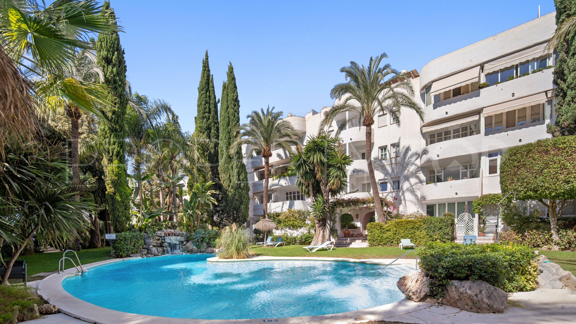 Apartamento planta baja en venta en Marbella Real