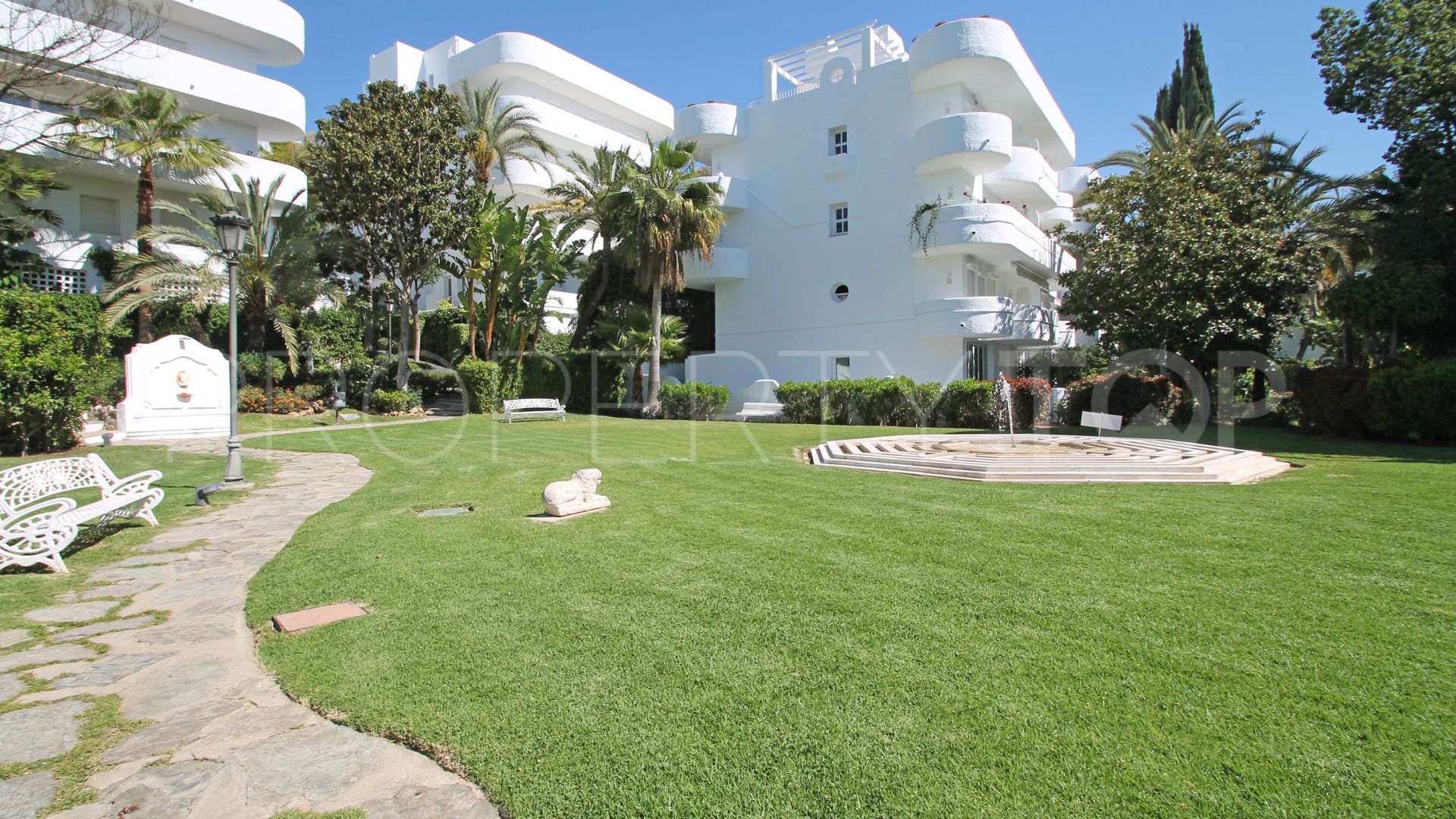 Apartamento planta baja en venta en Marbella Real