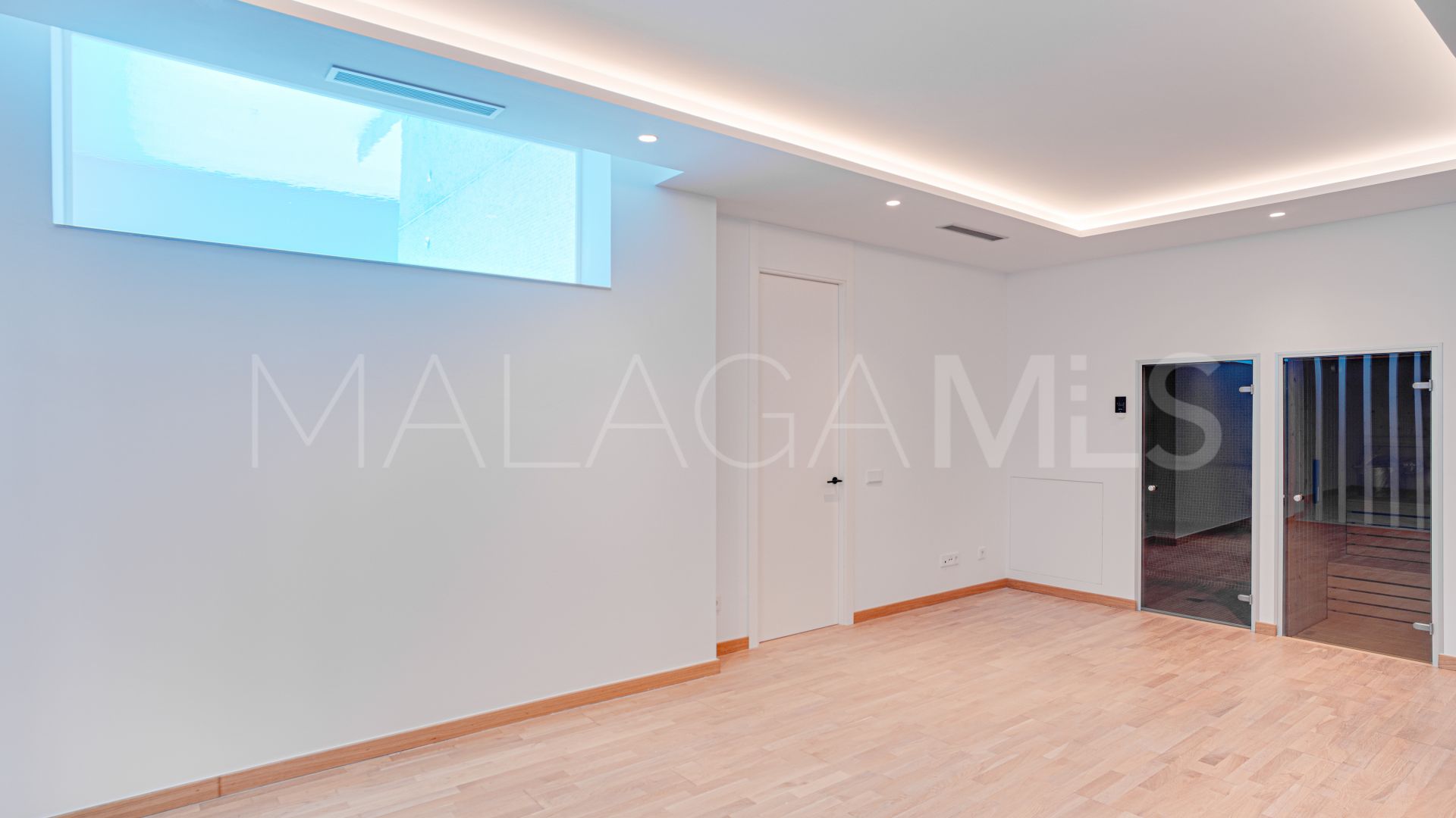 Buy villa de 4 bedrooms in Marbella Golden Mile