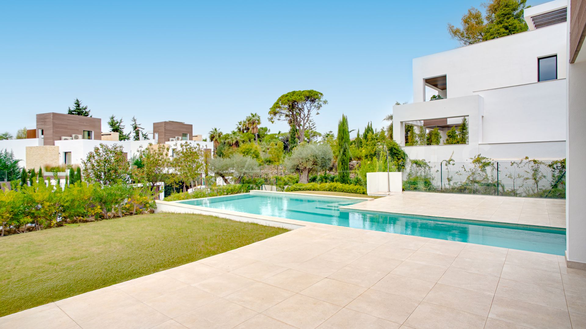 Buy villa de 4 bedrooms in Marbella Golden Mile