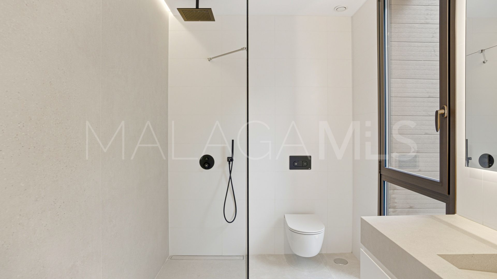 Buy villa de 4 bedrooms in Marbella Golden Mile