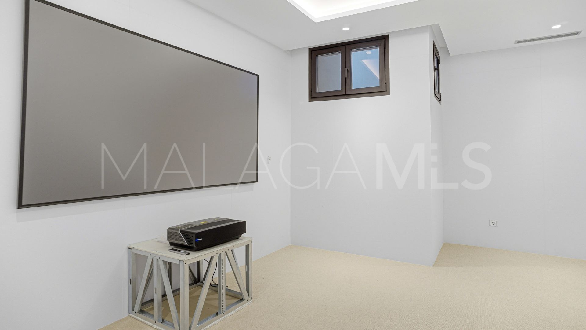 Buy villa de 4 bedrooms in Marbella Golden Mile