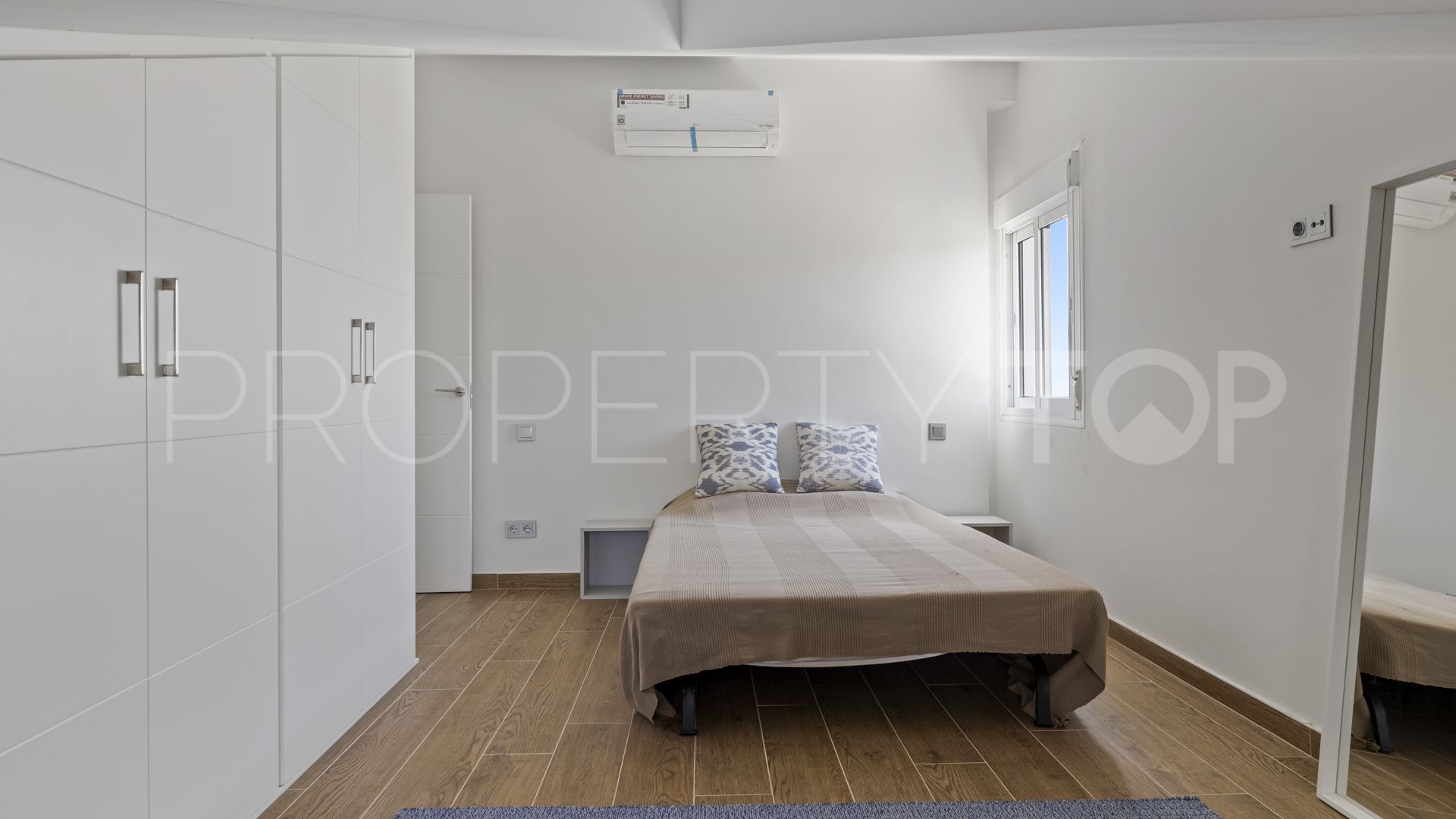 Estepona, atico en venta