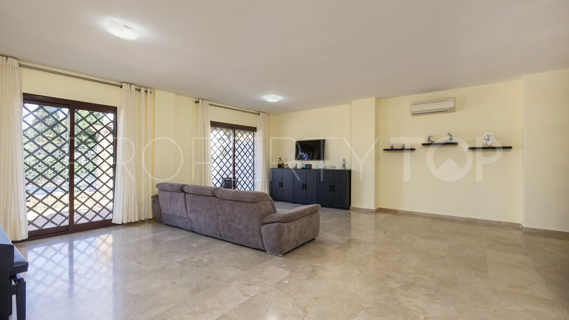 Ground floor apartment for sale in Coto Real II