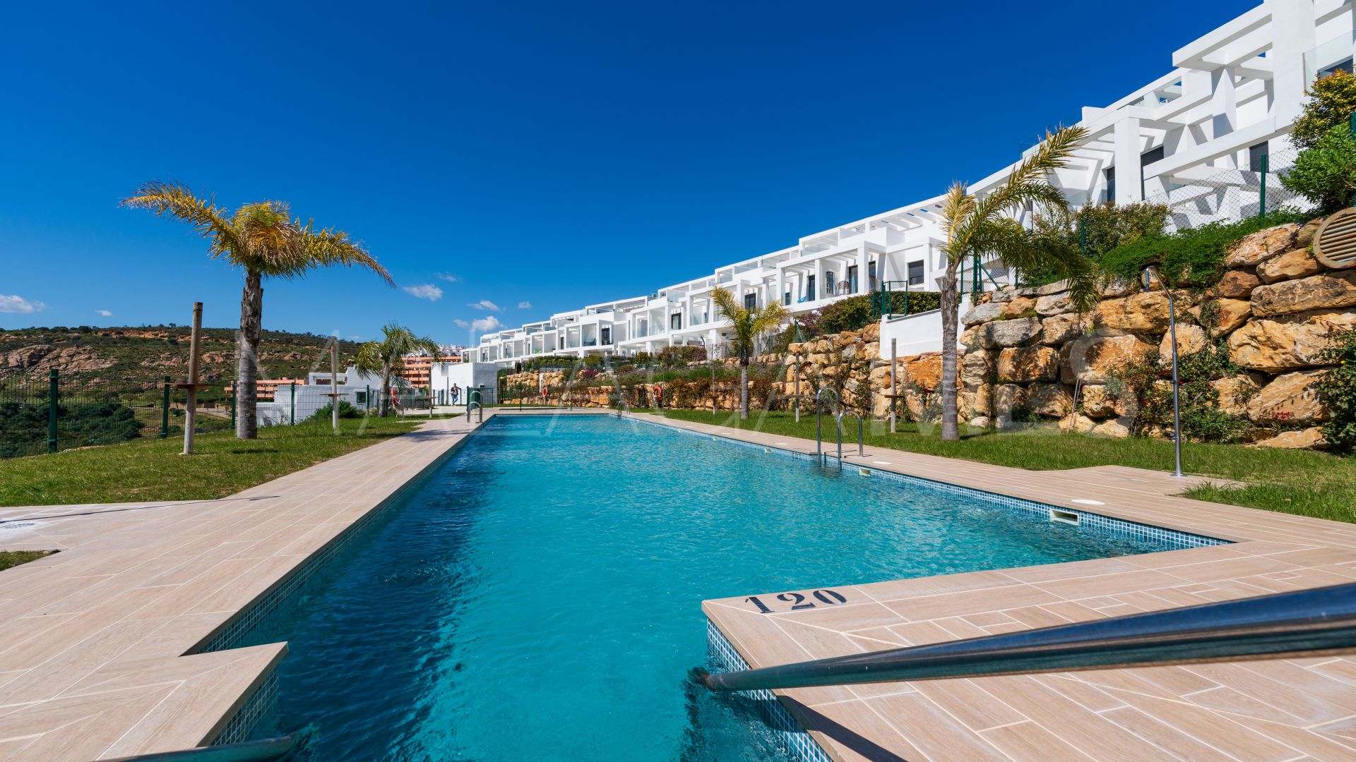 Adosado for sale with 4 bedrooms in Manilva