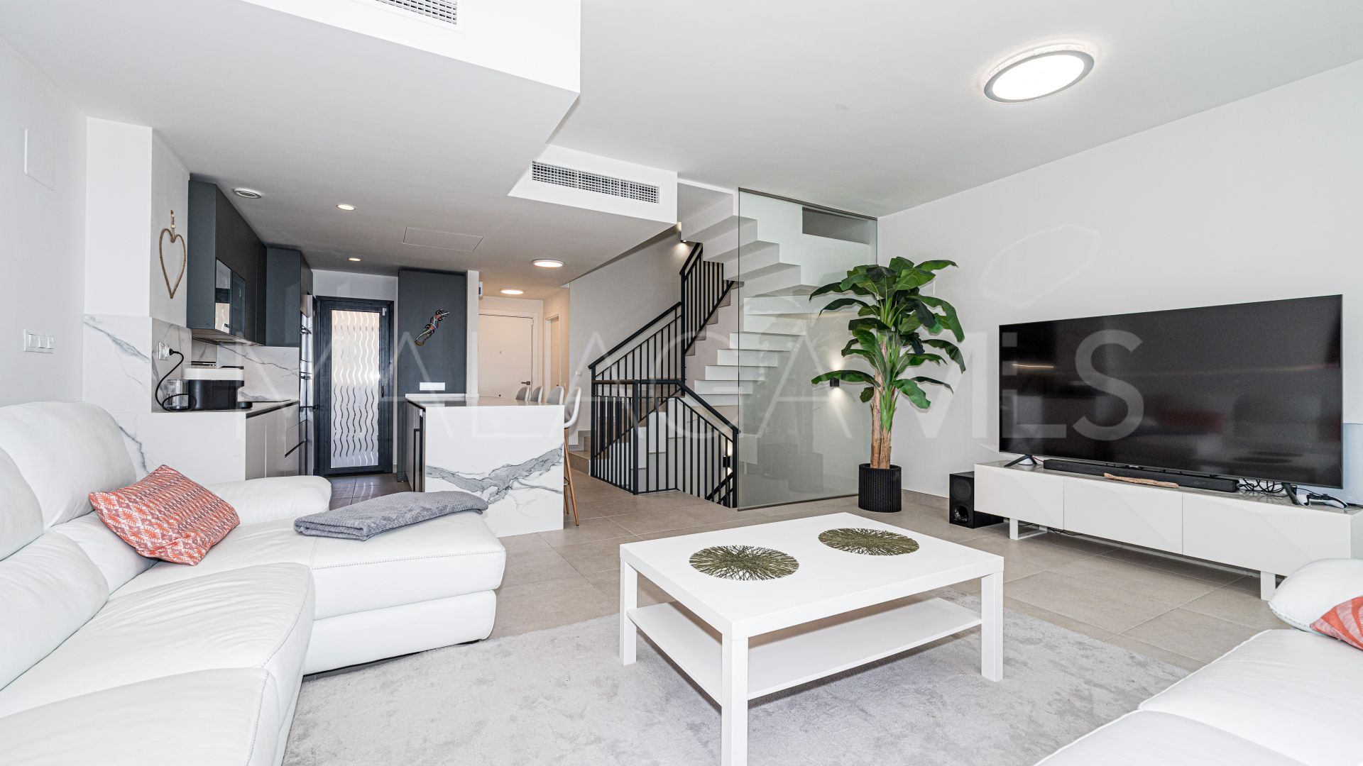 Adosado for sale with 4 bedrooms in Manilva