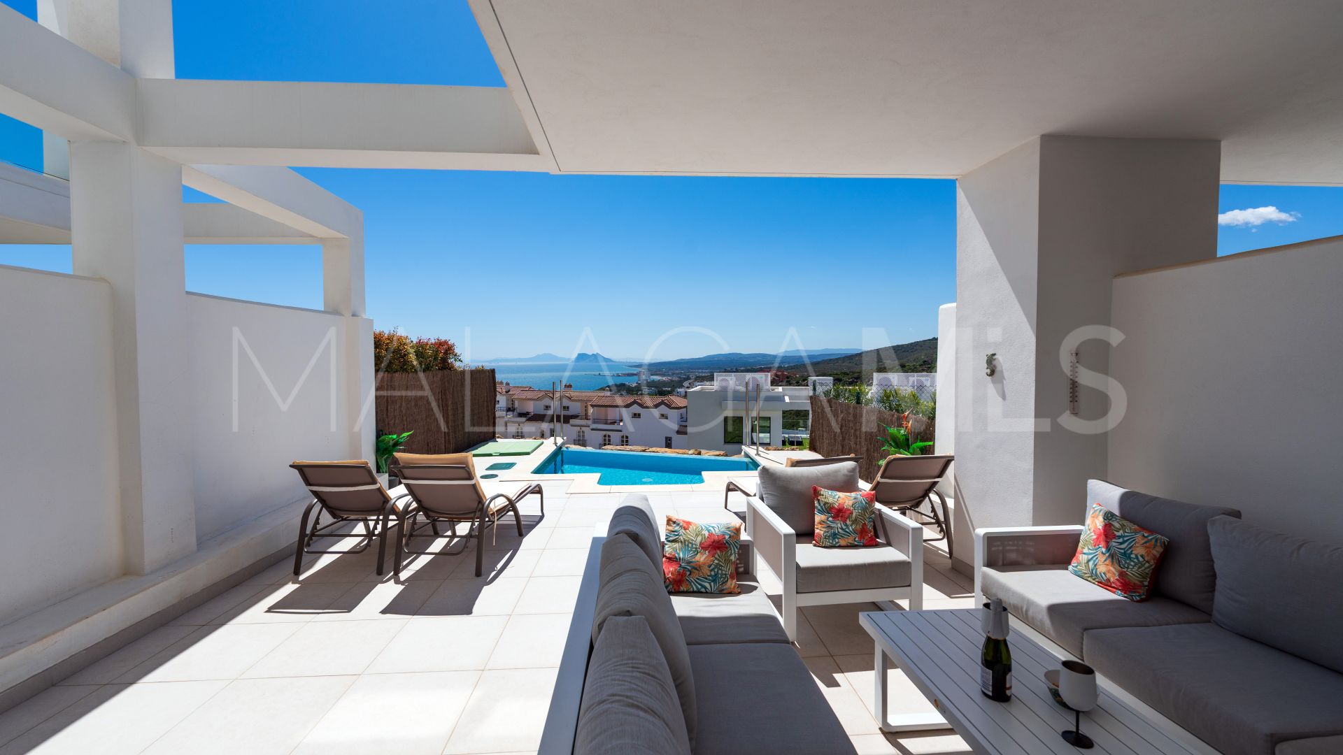 Adosado for sale with 4 bedrooms in Manilva