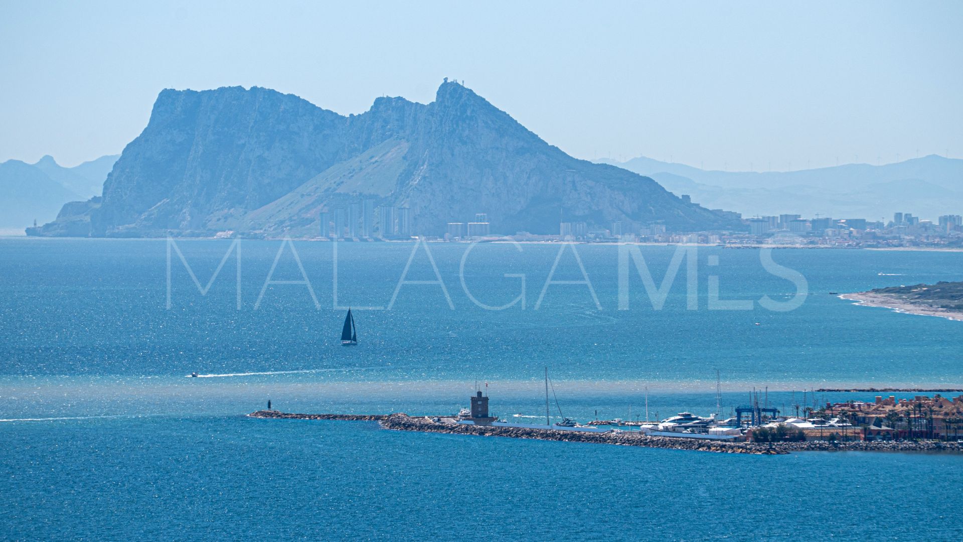 Adosado for sale with 4 bedrooms in Manilva