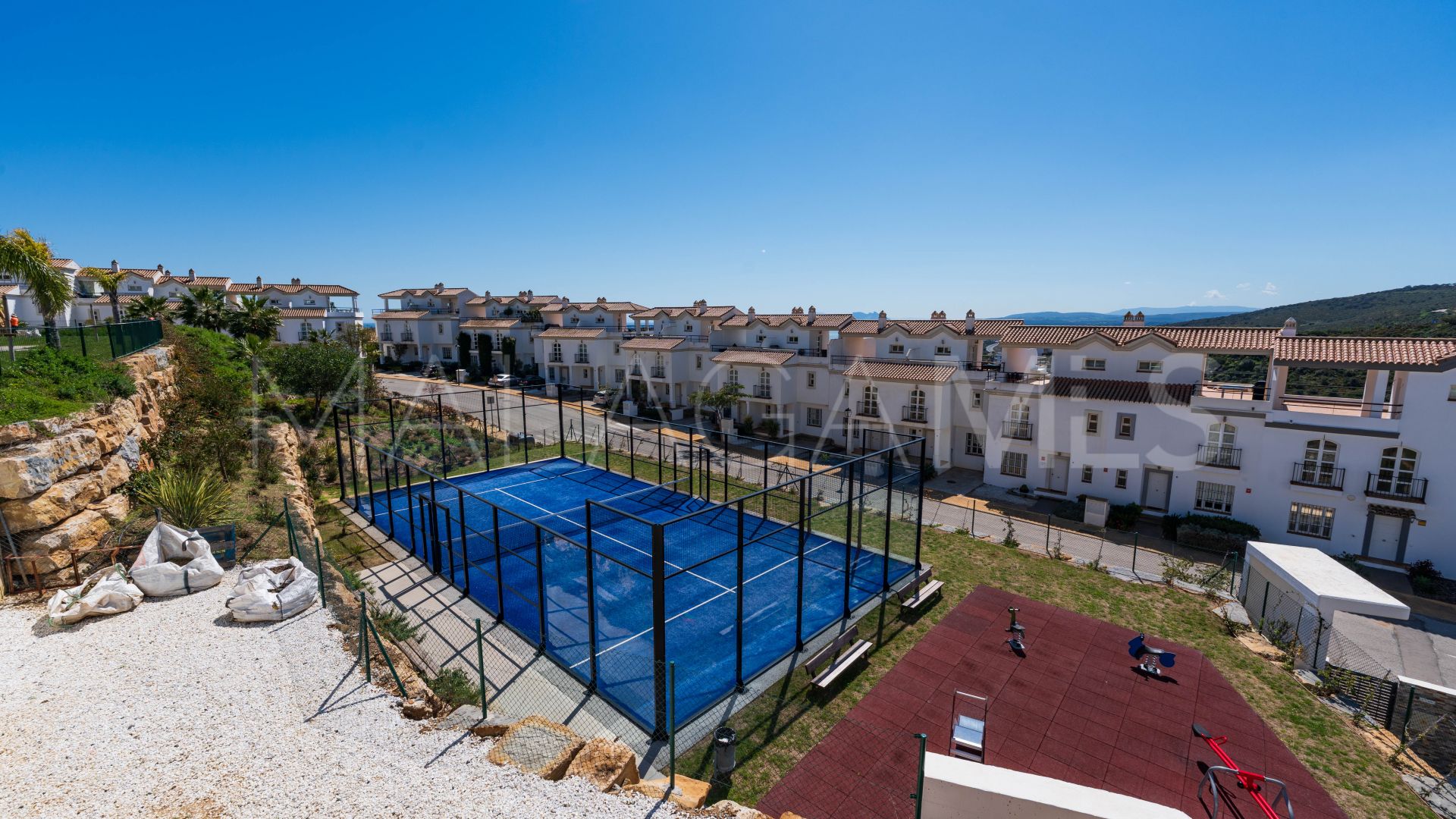 Adosado for sale with 4 bedrooms in Manilva
