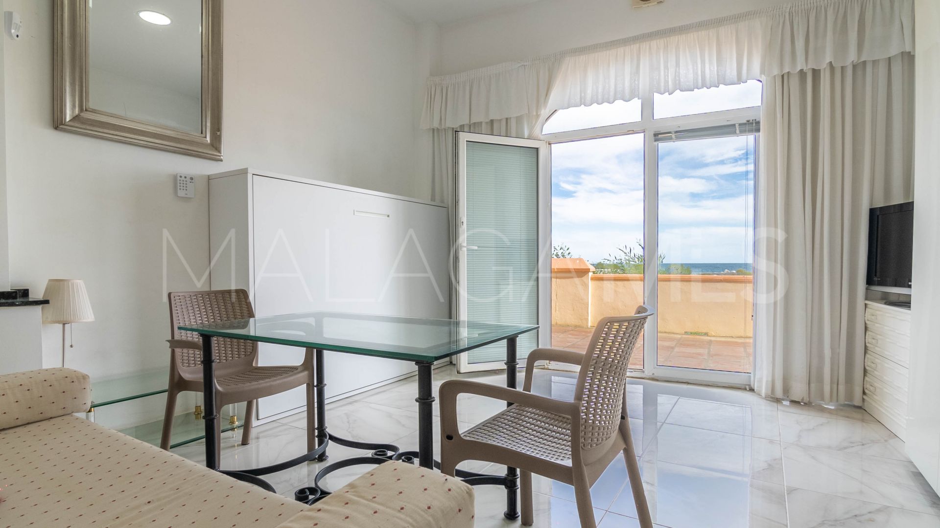 For sale town house in Estepona Town with 4 bedrooms