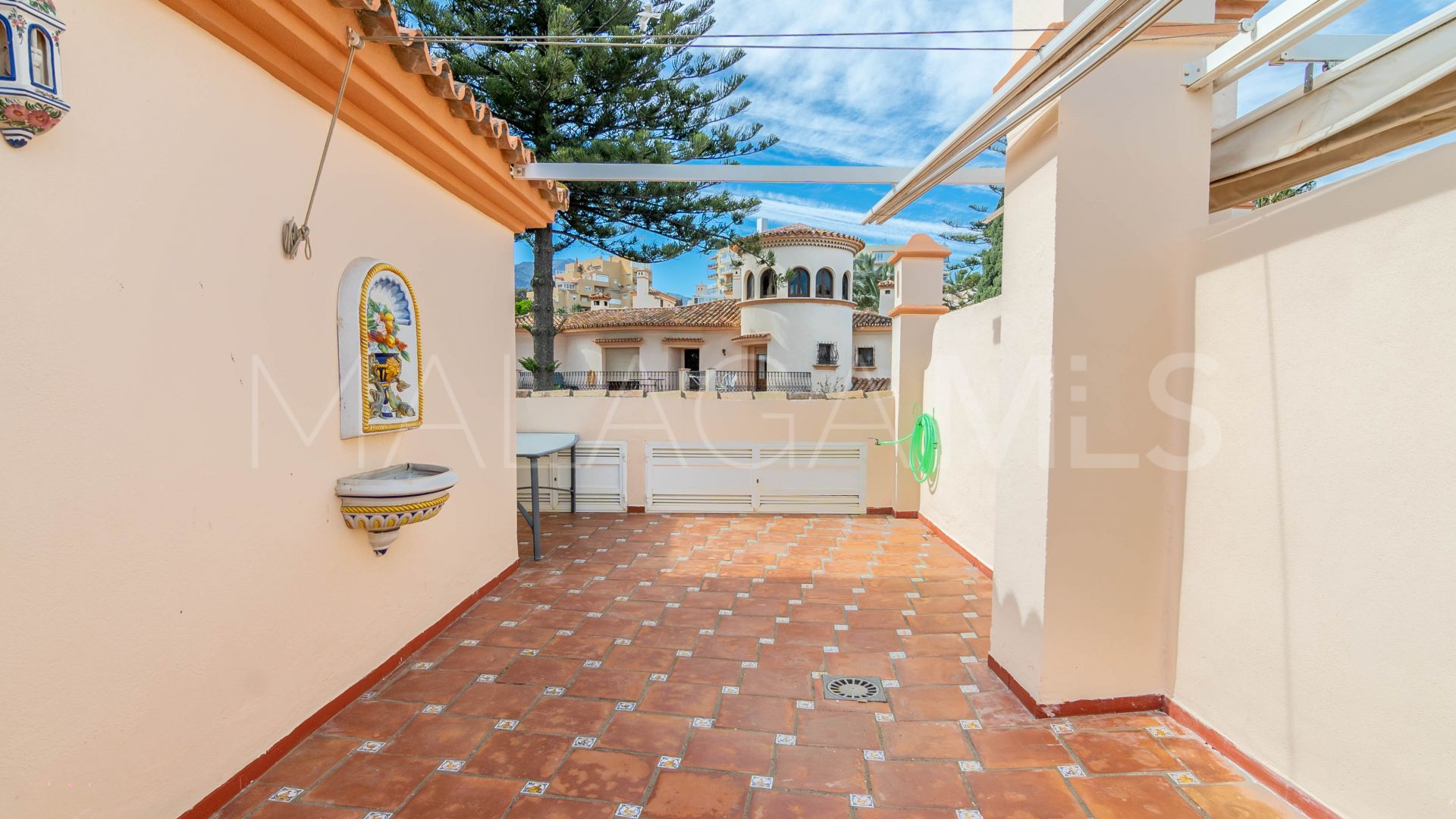 For sale town house in Estepona Town with 4 bedrooms