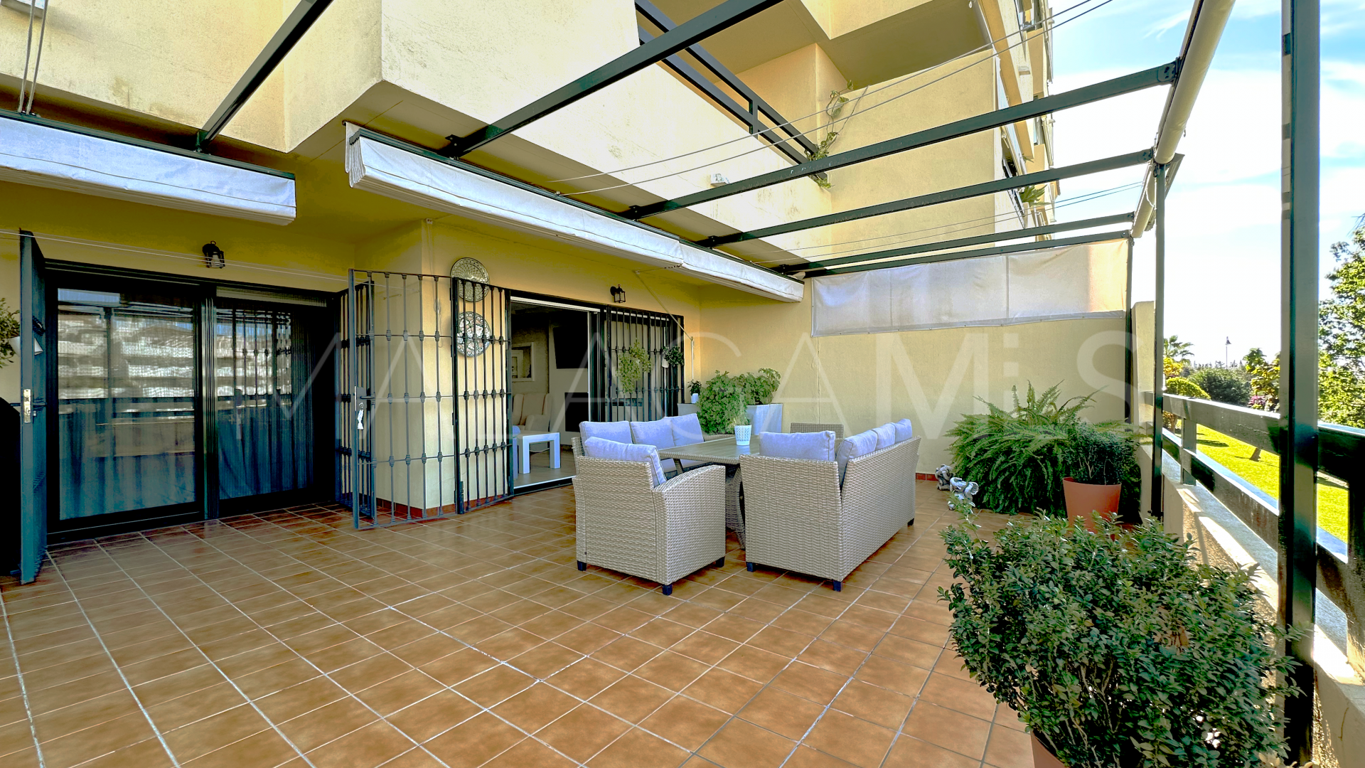 Ground floor apartment for sale in Las Joyas with 2 bedrooms