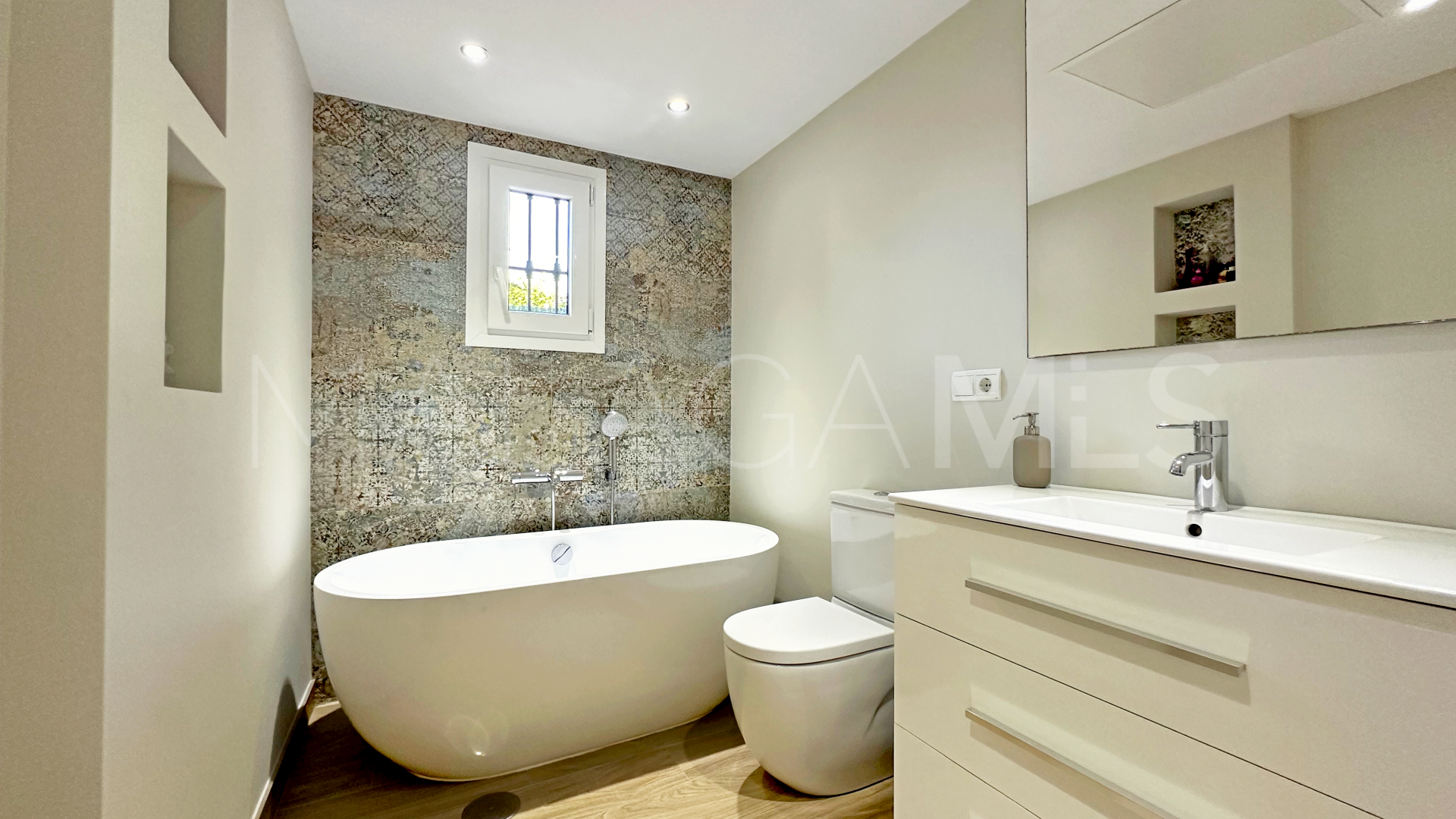 Ground floor apartment for sale in Las Joyas with 2 bedrooms