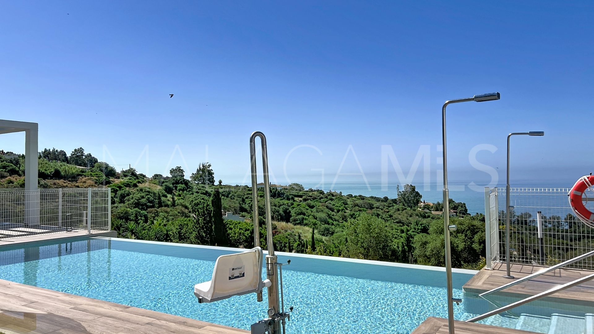 Adosado for sale in Bahia de las Rocas with 4 bedrooms
