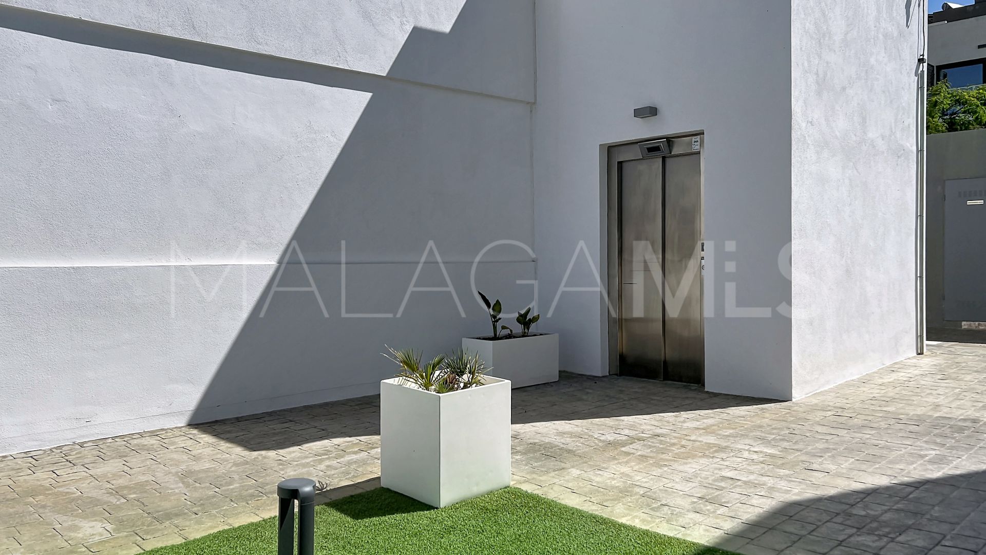 Adosado for sale in Bahia de las Rocas with 4 bedrooms