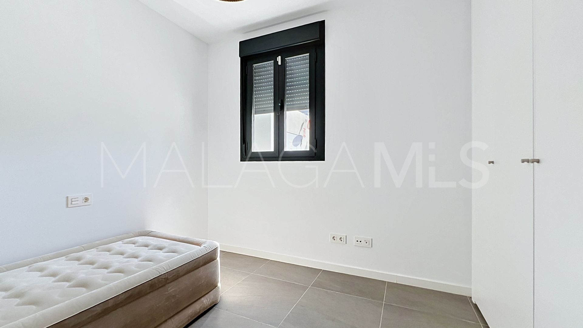 Adosado for sale in Bahia de las Rocas with 4 bedrooms