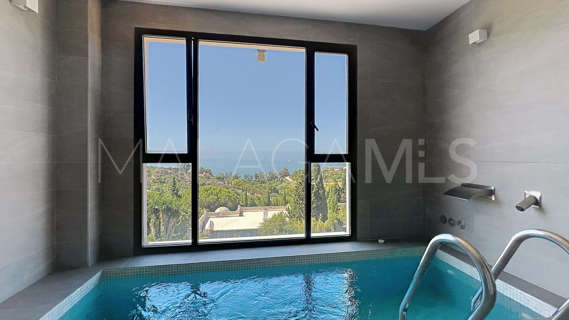 Adosado for sale in Bahia de las Rocas with 4 bedrooms