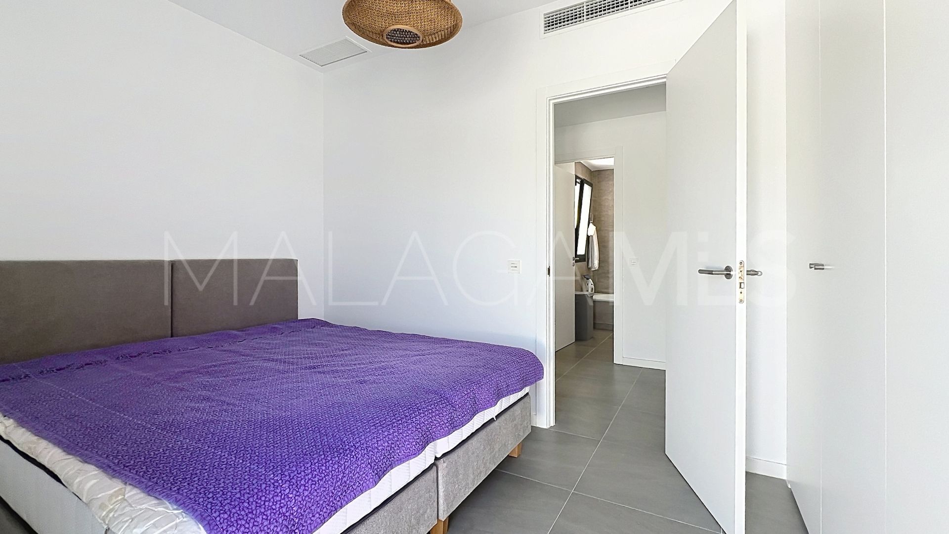 Adosado for sale in Bahia de las Rocas with 4 bedrooms